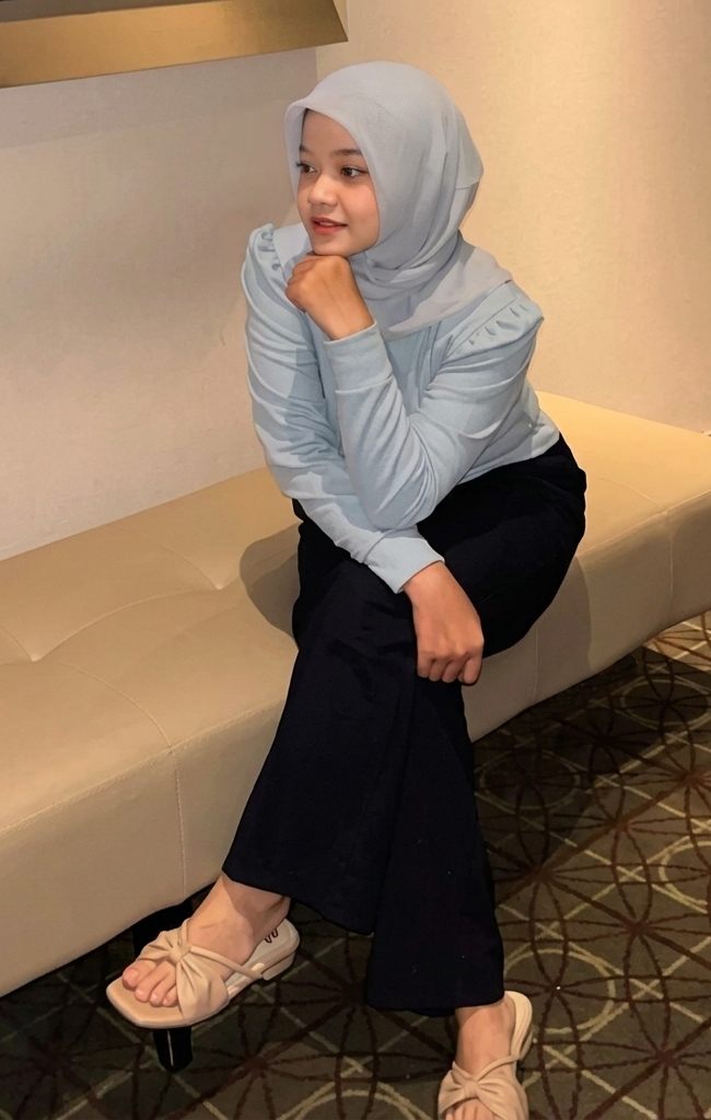 Lita Suka Ngewe Sambil Ngevep